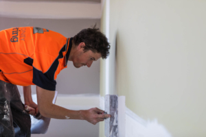Setting Walls with Plastering Compounds